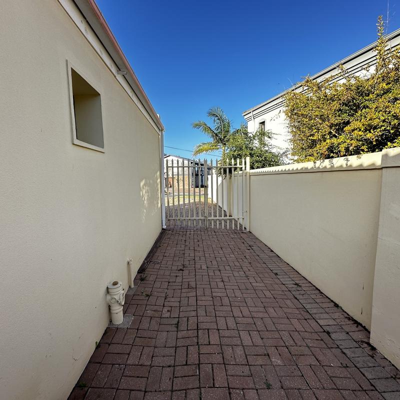 4 Bedroom Property for Sale in Outeniqua Strand Western Cape